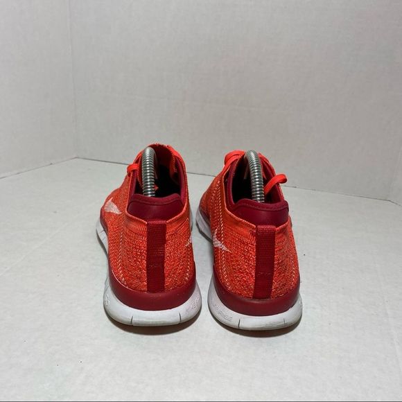 Nike Free TR Flyknit Red Sneakers Women Sz 9 - Picture 3 of 6